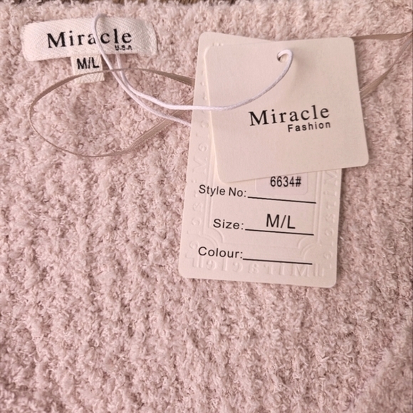 Miracle Cream V-Neck Sweater Nwt - Picture 2 of 5